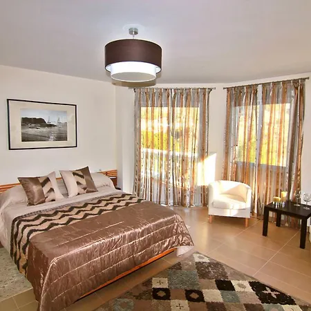 Maryvilla 1220 קלפה