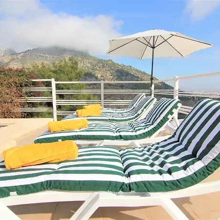 Villa Maryvilla 1220 *